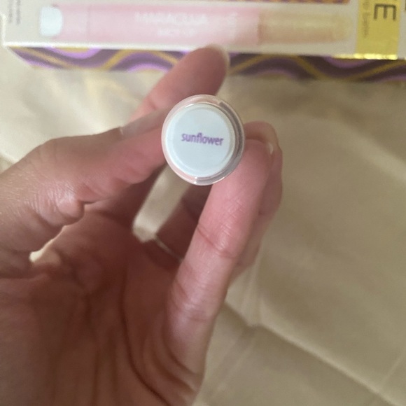 Tarte | Maracuja Juicy Lip ONLY- Concealer NOT included | Sunflower | Never used - Picture 3 of 10